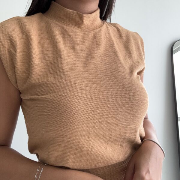 Muscle tee Cecília Caramelo