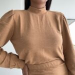 Blusa Cecília Caramelo manga longa